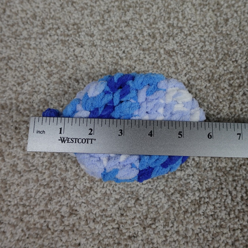 Set of 4 Reusable Crochet Water Balloons Blue White Variegated Handmade Kids Toy - Picture 4 of 4